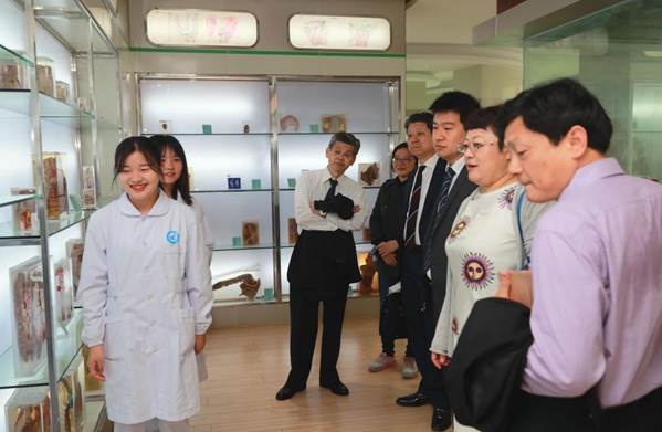 说明: http://www.htc.edu.cn/__local/B/0A/97/81CAFF20CC7C585DE5F208A0B54_85EF4EDF_14176.jpg