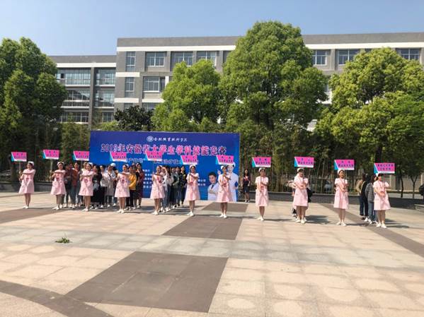 说明: http://www.htc.edu.cn/__local/0/4E/42/6EC01899E538278203F23568C43_368288EF_2A8D3.jpg
