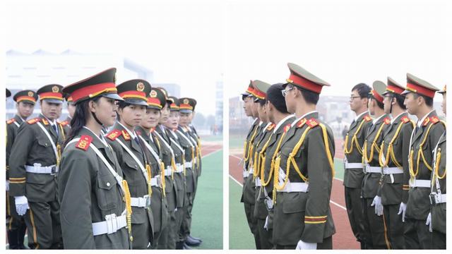 队员们在练习整队
