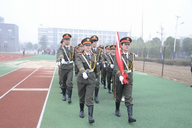 队员们在进行步伐训练