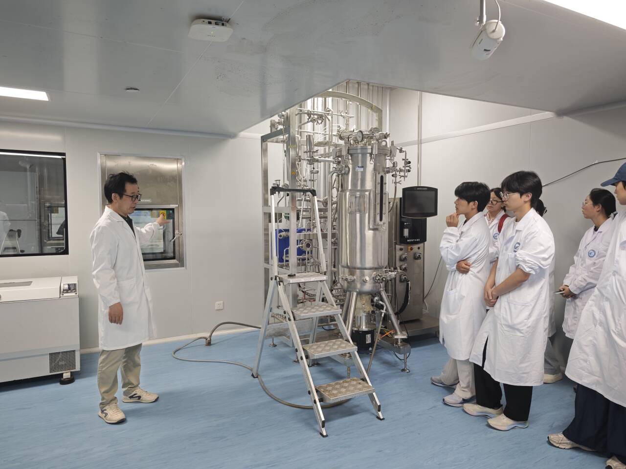 2026年科技活动周】医学院举办生物医药协同创新平台开放科普活动